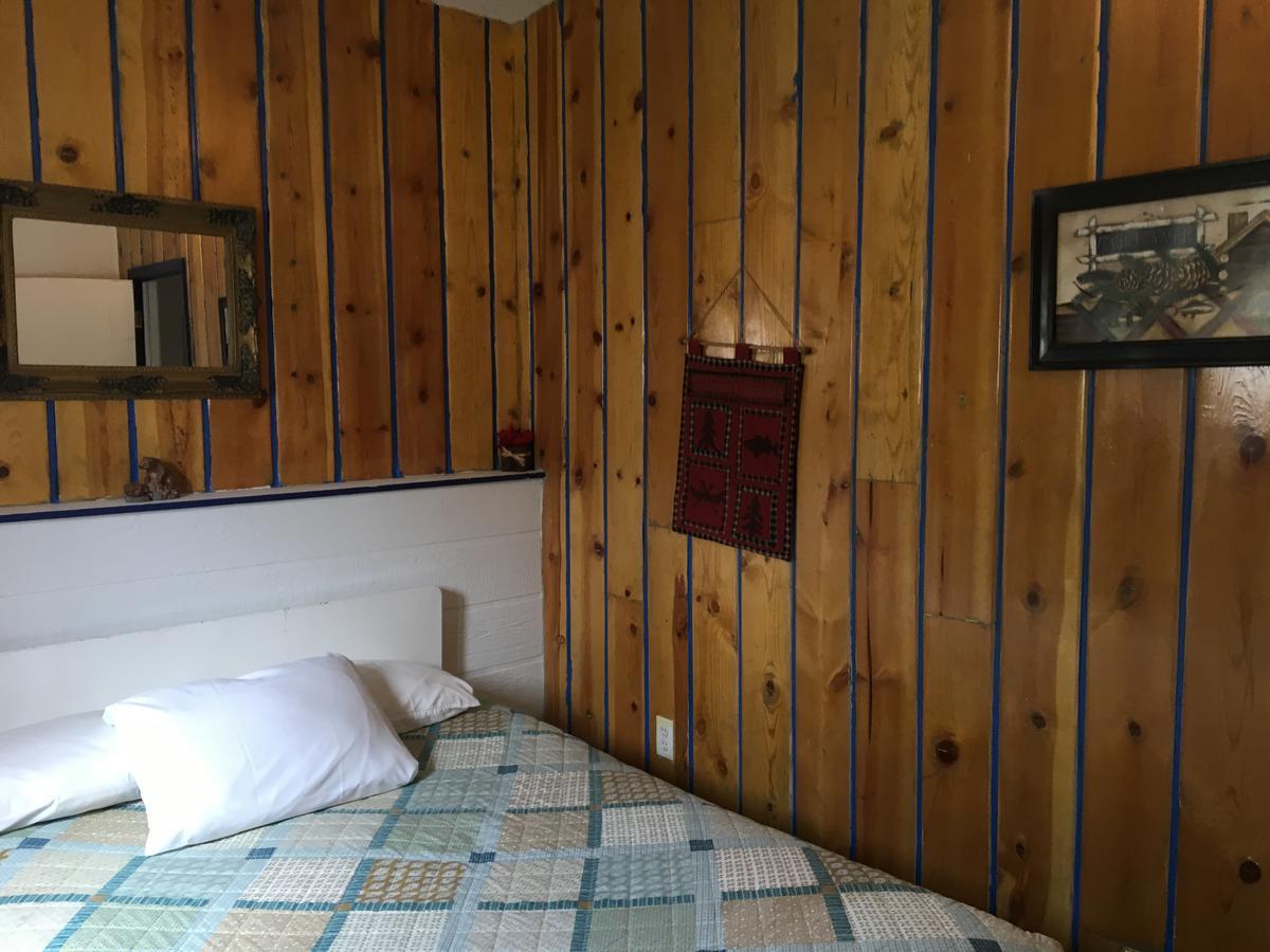 Midway Motel Caliente Extérieur photo